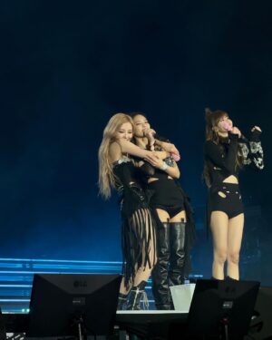 Rosé Instagram - PPIINKKCHELLAA 23

How crazy it is to headline Coachella this year. What a ride. Thank you Blinks. Grateful for @blackpinkofficial. This was so much fun 🎀 see u again in a few days