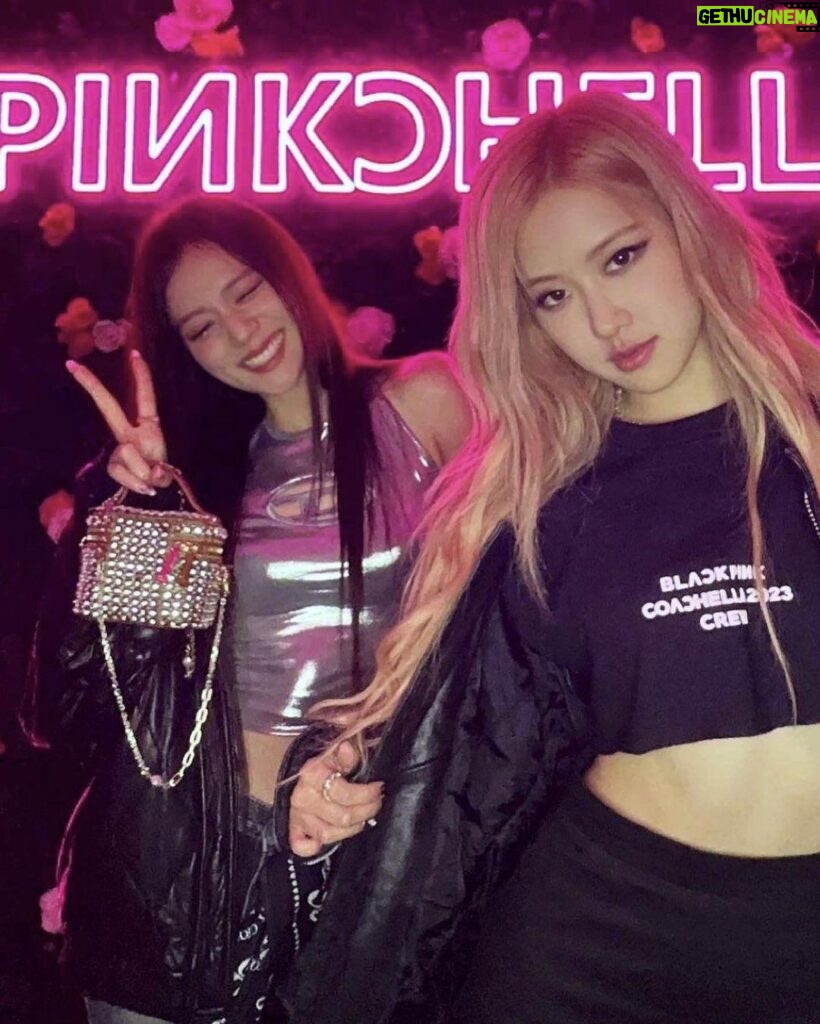 Rosé Instagram - PPIINKKCHELLAA 23 How crazy it is to headline Coachella this year. What a ride. Thank you Blinks. Grateful for @blackpinkofficial. This was so much fun 🎀 see u again in a few days