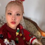 Rosé Instagram - ‘twas a holly jolly christmas after all 🎁