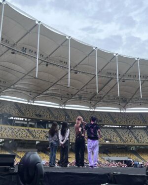Rosé Instagram - Kuala lumpur 🤍

@blackpinkofficial loves you..