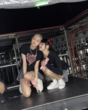 Rosé Instagram - Kuala lumpur 🤍

@blackpinkofficial loves you..