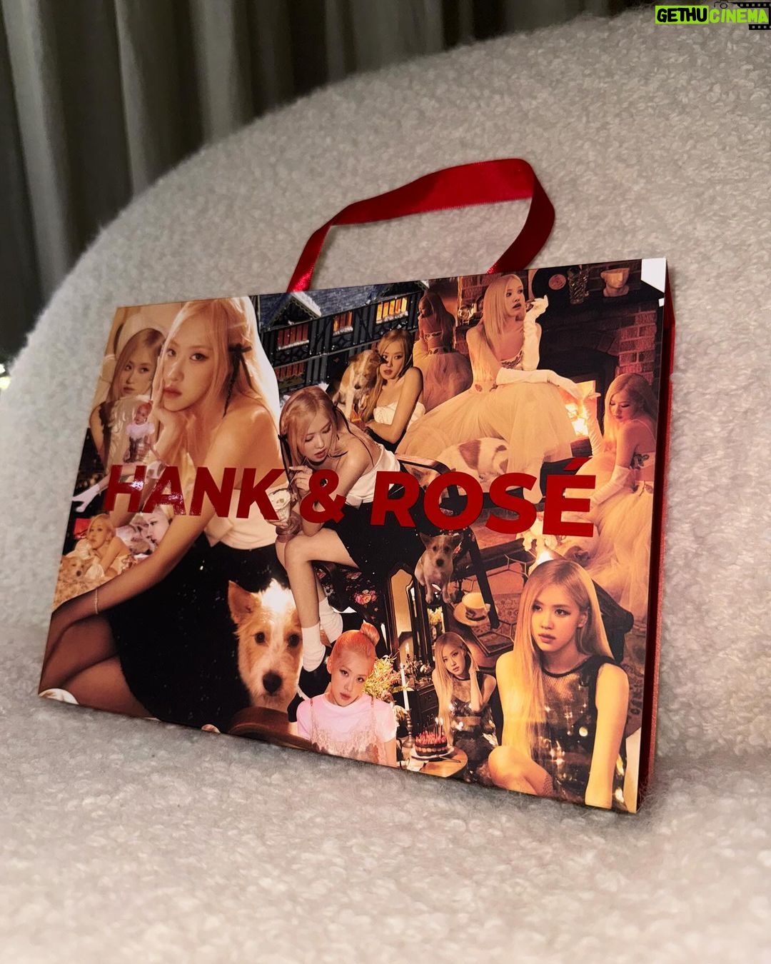 Rosé Instagram - Christmas came early this year 🎁