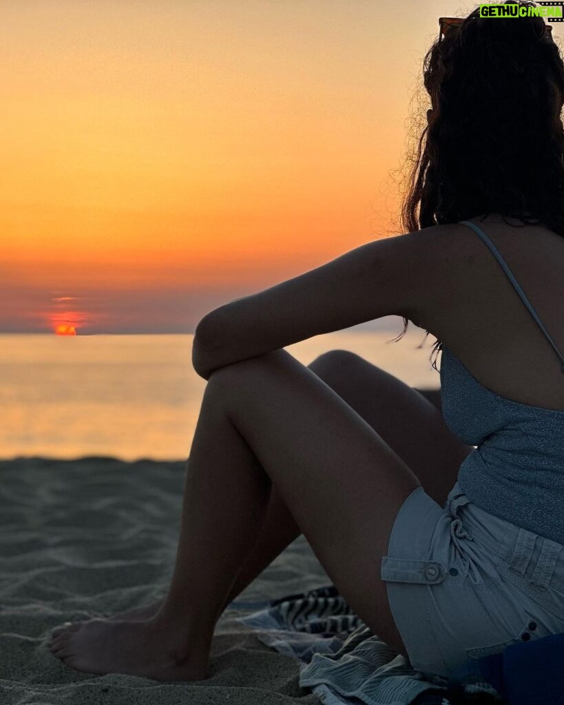 Rosa Diletta Rossi Instagram - SU 99% DEIS TURISTAS CHI ARRIBANTA A PORTIXEDDU STIMMANTA SU LOGU
