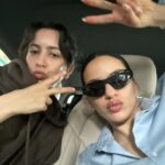 Rosalía Instagram - MERCiiiiii POR TODAS LAS FELICITACIONES DE CUMPLEEE yo mas LIBRA Q NUNCA PARISELANDO EN LA CIUDAD DEL AMOR con mis mejores amigos disfrutandome esto de hacerme mayor abrazoss y bliss pa tods🤍❤️❤️🍧🍾🍧🍾🍧✨✨💫✨🎂🎂🎂 Paris, France