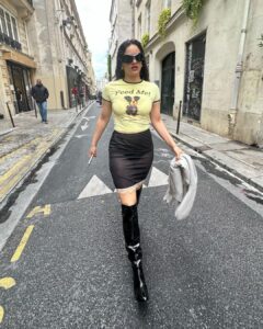 Rosalía Instagram - 🦋🩻🩹 Se terminó Motomami pero mi agradecimiento a Dios, a mi familia, a mi equipo y a todos los que me apoyáis es de x vida. Motomami ha sido un huracán que ha traído y se ha llevado tantas cosas en mi vida que no sé ni por dónde empezar. Gracias a todxs lxs motomamis del mundo x haberme dado tanto amor durante todo este tiempo. ❤️ A todos y cada uno de vosotros quiero que sepáis que os adoro y nunca os doy por sentado porque le dais sentido a lo que hago y sois lo mejor que me ha pasado. Hasta pronto🥹 r Paris, France