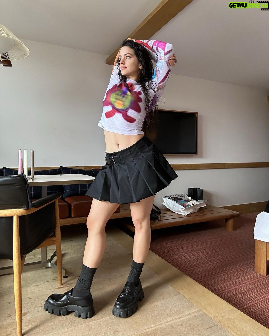 Rosalía Instagram - 24 horas en London no es suficienteeee💔 London, UK