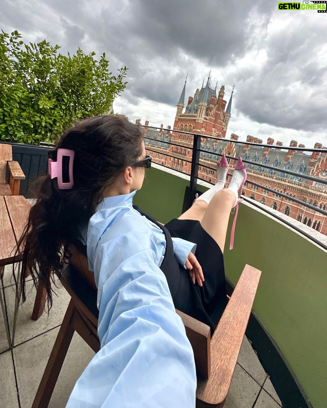 Rosalía Instagram - 24 horas en London no es suficienteeee💔 London, UK