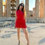 Rosalía Instagram - 🇬🇷🇬🇷🇬🇷 Lo he pasado genial en Atenas💞💞subi en taconcin al Partenon 🎀 y me encantó cantar en esta ciudad ojalá volver prontooO aaaaaAaaa
