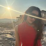 Rosalía Instagram - 🇬🇷🇬🇷🇬🇷 Lo he pasado genial en Atenas💞💞subi en taconcin al Partenon 🎀 y me encantó cantar en esta ciudad ojalá volver prontooO aaaaaAaaa