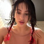 Rosalía Instagram - S*** conmigo es de altura, del renacimiento soy una escultura :}