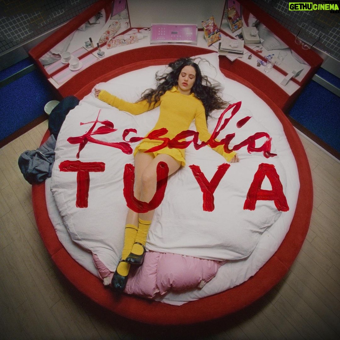 Rosalía Instagram - Hace unas semanas que volví a Tokyo para rodar el video de TUYA y xk esta ciudad me tiene enamora💛TUYA SALE ESTE JUEVES DIA 8 alas 00:00 ESPAÑA, 3:00 pm LA, 4pm MÉXICO y 6pm NY ME MUEROOO Tokyo,Japan