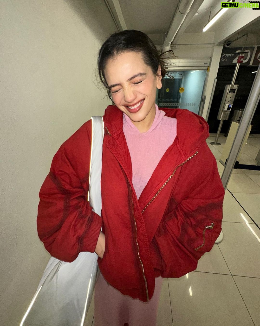 Rosalía Instagram - Adios México te amo mucho y te veo pronto👋🥰 Mexico City, Mexico