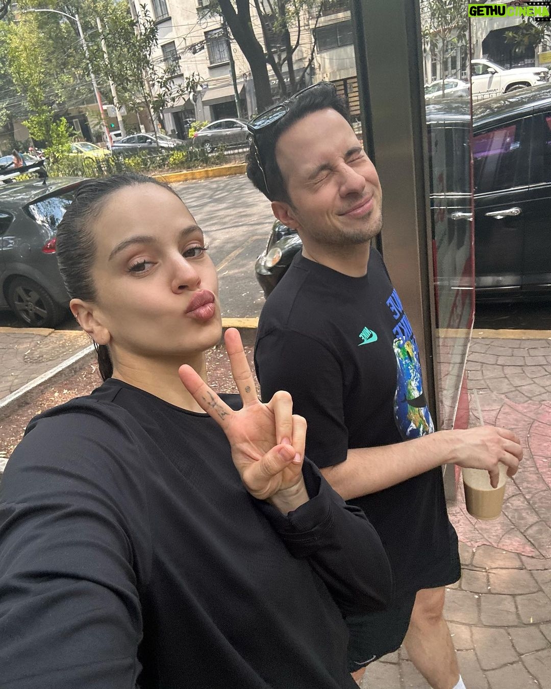 Rosalía Instagram - Adios México te amo mucho y te veo pronto👋🥰 Mexico City, Mexico