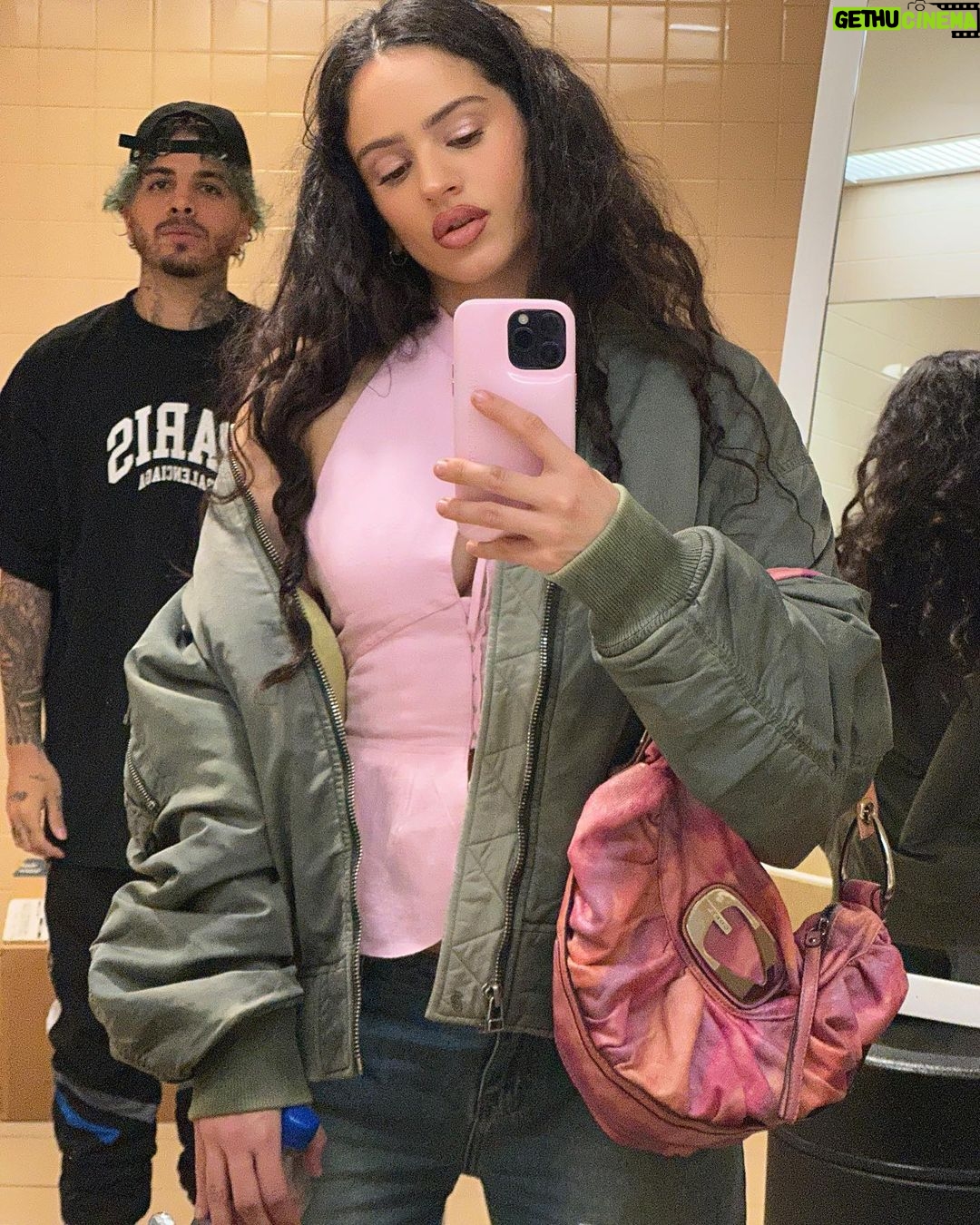Rosalía Instagram - MÉXICO STAMOS READY PA MAÑANA!!?????????❤️🔥❤️🔥❤️🔥❤️🔥❤️🔥❤️🔥❤️🔥