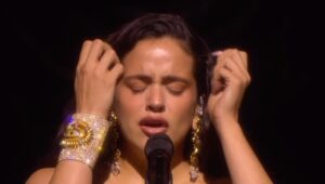 Rosalía Instagram - Ayer canté en Sevilla arropada por los mejores músicos y emocionada gracias a Rocío por ser inspiración desde el dia 1, a Manuel Alejandro por esta composicion tan maravillosa y Jesus Bola por arreglar así🥹🙏GRACIAS @latingrammys por la oportunidad!! me voy queriendo quedarme, pero Sevilla sé que volveré pronto a ti❤️ Sevilla, Spain
