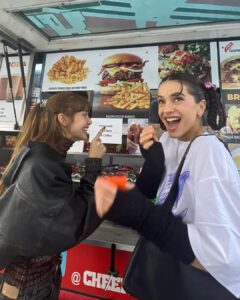 Rosalía Instagram - Mi amiga es más bonita que un Basquiat Los Angeles, California
