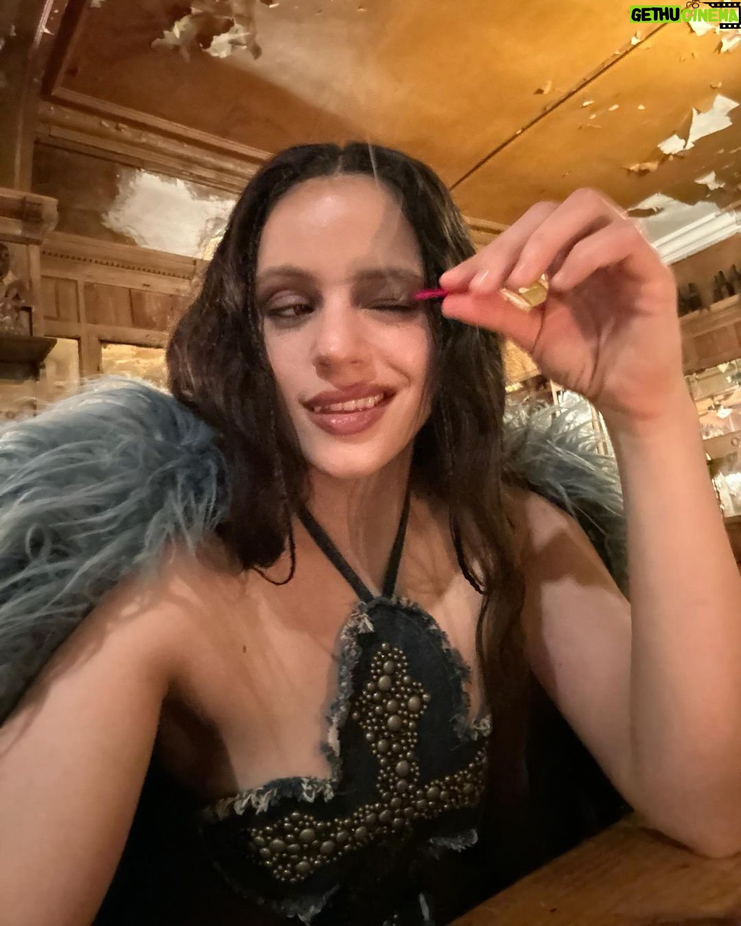 Rosalía Instagram - La k pica Spicy, wasabi Yo soy natural, Wabi-Sabi
