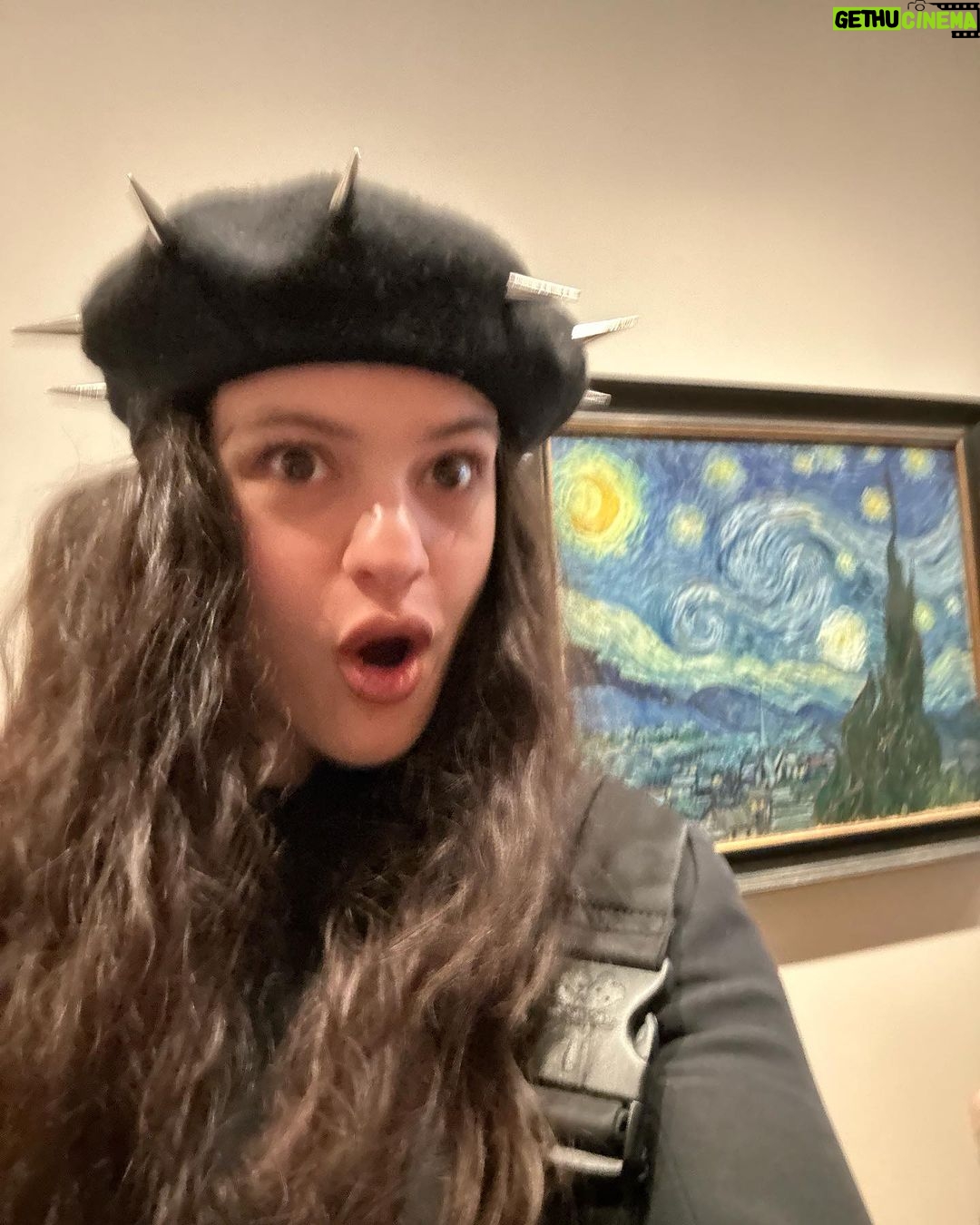 Rosalía Instagram - 🎄🧚♀️❤️🍫❄️💌🕊️⛸️🛷🎻🧸✌️✨FELIZ NAVIDADDDDDDDDz