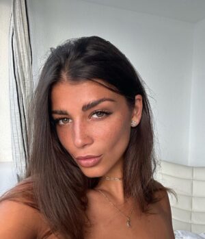 Rosanna Jegorel Instagram - Les taches de rousseur vous en pensez quoi ? 🤭
#selfietime