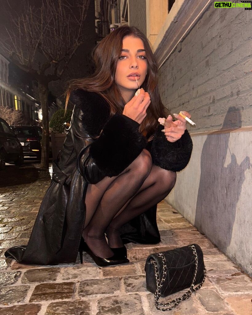 Rosanna Jegorel Instagram - Never forget my lipgloss Odette en Ville