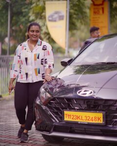 Roshna Ann Roy Instagram - I still have the same feeling as when I took the car for the first time 😘 .. എന്റെ ആദ്യത്തെ വണ്ടി ഞാൻ എടുക്കുന്ന കാര്യം വീട്ടിൽ present ചെയ്തപ്പോ അമ്മയടക്കം കൊറേ ബഹളം വെച്ചു!! Licence എടുക്കുന്നത് കണ്ടോണ്ട് ഇരിക്കാനല്ലലോ എന്നായി ഞാൻ 😜!!! എനിക്ക് license വന്നപ്പോ തൊട്ടു ഞാൻ വണ്ടി ഓടിക്കുന്നു ... ഇപ്പൊ 4 വർഷമായി എന്റെ എല്ലാ കാര്യങ്ങൾക്കും കൂടെ കൂട്ടി കൊണ്ടു നടക്കുന്നു ... അവനെ ഞാൻ നന്നായി നോക്കീലേലും അവൻ എന്നെ പോന്നു പോലെ നോക്കി...🙏🏻 . Thank god.. 🙏🏻. അവനു പകരക്കാരനാകുമോ എന്നൊന്നും അറിഞ്ഞുടാ പക്ഷേ പുതിയൊരാളെ നമ്മൾ ഇപ്പൊ കൂടെ കൂട്ടിയിരിക്കുകയാണ് !! ♥️ i20 ♥️ വലിയ setup വണ്ടികളോട് യാതൊരു താല്പര്യവും ഇല്ലാത്തതു കൊണ്ടു തന്നെയാണ് ഈ ഒരു വണ്ടി choose ചെയ്തത് ♥️ ഇനിയുള്ള യാത്രകളിലും എന്നെ കാത്തുകൊള്ളണേ ഈശ്വരാ 🙏🏻 അപ്പൊ എല്ലാരോടും ഒത്തിരി സ്നേഹം 🙏🏻 ♥️ thank u all #thankgod #newcar #mycar