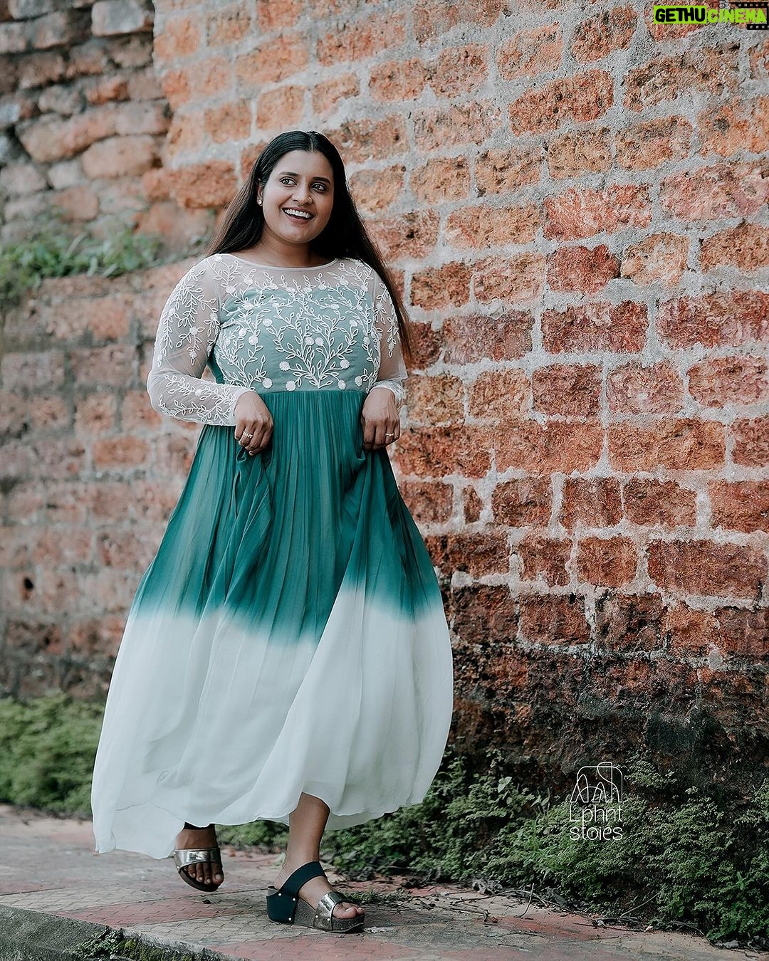 Roshna Ann Roy Instagram - “Jingle all the way to great deals!” ❤️🫶🏼 “A touch of elegance for any occasion.” 🌲♥️🌲♥️🌲♥️🌲♥️🌲♥️🌲♥️ our Christmas collections here !!!! ♥️ #worldwideshipping DM to placing the order ♥️ @lphntstories.by.roshna 🐘 Our terms * You would like to make a customised order ,head to our store or you can place your order via whatsup no :7994445358 or insta page : @lphntstories.by.roshna * we are open from Monday to Saturday 10 am to 6.30 pm . ! * For any enquiries please feel free to contact us on our official number * Dispatched in 10 to 15 working days . * online customisation is available ,the order status will be updated regularly * All the pictures and vedios are 100% original , our product colour may slightly vary due to individual display settings .! * No refund or exchange and no COD * sizes : S to 5 XL * worldwide shipping available .! #lphntstories #worldwide #clothingbrand #mycostumedesign #lphntcostumes #cheistmasdress #christmascostume #xmascostume #xmas2023 #christmas #design #christmasdesign #xmasclothes #christmaskerala