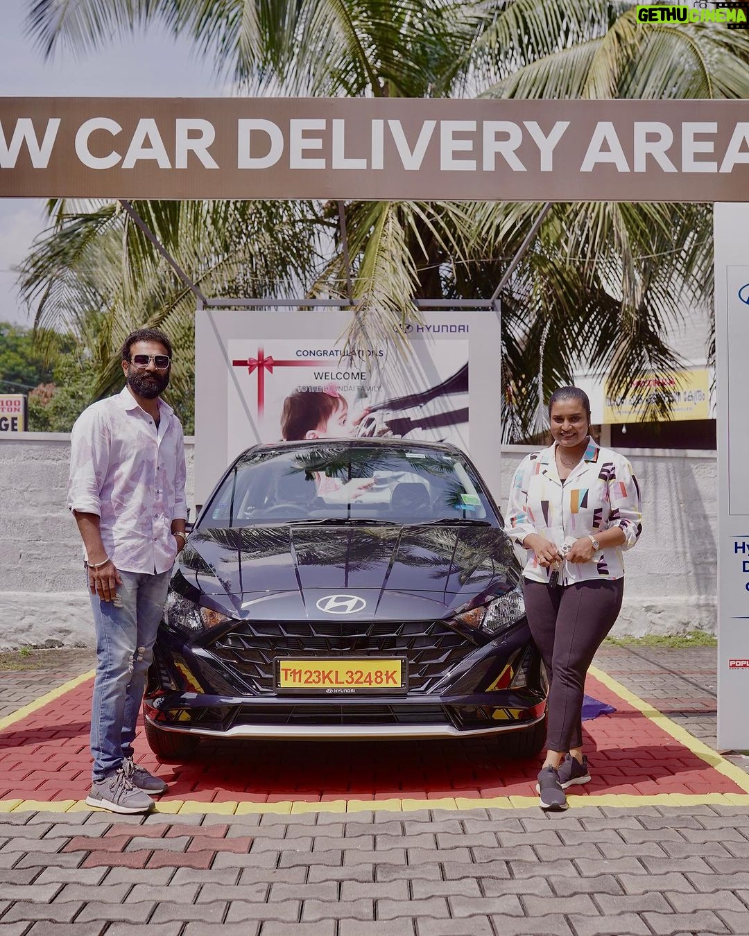 Roshna Ann Roy Instagram - I still have the same feeling as when I took the car for the first time ๐ .. เดเดจเตเดฑเต เดเดฆเตเดฏเดคเตเดคเต เดตเดฃเตเดเดฟ เดเดพเตป เดเดเตเดเตเดเตเดจเตเดจ เดเดพเดฐเตเดฏเด เดตเตเดเตเดเดฟเตฝ present เดเตเดฏเตเดคเดชเตเดชเต เด
เดฎเตเดฎเดฏเดเดเตเดเด เดเตเดฑเต เดฌเดนเดณเด เดตเตเดเตเดเต!! Licence เดเดเตเดเตเดเตเดจเตเดจเดคเต เดเดฃเตเดเตเดฃเตเดเต เดเดฐเดฟเดเตเดเดพเดจเดฒเตเดฒเดฒเต เดเดจเตเดจเดพเดฏเดฟ เดเดพเตป ๐!!! เดเดจเดฟเดเตเดเต license เดตเดจเตเดจเดชเตเดชเต เดคเตเดเตเดเต เดเดพเตป เดตเดฃเตเดเดฟ เดเดเดฟเดเตเดเตเดจเตเดจเต ... เดเดชเตเดชเต 4 เดตเตผเดทเดฎเดพเดฏเดฟ เดเดจเตเดฑเต เดเดฒเตเดฒเดพ เดเดพเดฐเตเดฏเดเตเดเตพเดเตเดเตเด เดเตเดเต เดเตเดเตเดเดฟ เดเตเดฃเตเดเต เดจเดเดเตเดเตเดจเตเดจเต ... เด
เดตเดจเต เดเดพเตป เดจเดจเตเดจเดพเดฏเดฟ เดจเตเดเตเดเตเดฒเตเดฒเตเด เด
เดตเตป เดเดจเตเดจเต เดชเตเดจเตเดจเต เดชเตเดฒเต เดจเตเดเตเดเดฟ...๐๐ป . Thank god.. ๐๐ป. เด
เดตเดจเต เดชเดเดฐเดเตเดเดพเดฐเดจเดพเดเตเดฎเต เดเดจเตเดจเตเดจเตเดจเตเด เด
เดฑเดฟเดเตเดเตเดเดพ เดชเดเตเดทเต เดชเตเดคเดฟเดฏเตเดฐเดพเดณเต เดจเดฎเตเดฎเตพ เดเดชเตเดชเต เดเตเดเต เดเตเดเตเดเดฟเดฏเดฟเดฐเดฟเดเตเดเตเดเดฏเดพเดฃเต !! โฅ๏ธ i20 โฅ๏ธ เดตเดฒเดฟเดฏ setup เดตเดฃเตเดเดฟเดเดณเตเดเต เดฏเดพเดคเตเดฐเต เดคเดพเดฒเตเดชเดฐเตเดฏเดตเตเด เดเดฒเตเดฒเดพเดคเตเดคเดคเต เดเตเดฃเตเดเต เดคเดจเตเดจเตเดฏเดพเดฃเต เด เดเดฐเต เดตเดฃเตเดเดฟ choose เดเตเดฏเตเดคเดคเต โฅ๏ธ เดเดจเดฟเดฏเตเดณเตเดณ เดฏเดพเดคเตเดฐเดเดณเดฟเดฒเตเด เดเดจเตเดจเต เดเดพเดคเตเดคเตเดเตเดณเตเดณเดฃเต เดเดถเตเดตเดฐเดพ ๐๐ป เด
เดชเตเดชเต เดเดฒเตเดฒเดพเดฐเตเดเตเด เดเดคเตเดคเดฟเดฐเดฟ เดธเตเดจเตเดนเด ๐๐ป โฅ๏ธ thank u all #thankgod #newcar #mycar