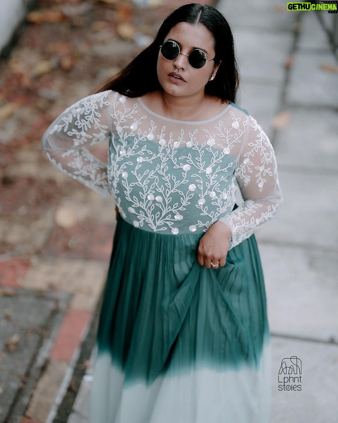 Roshna Ann Roy Instagram - “Jingle all the way to great deals!” ❤️🫶🏼 “A touch of elegance for any occasion.” 🌲♥️🌲♥️🌲♥️🌲♥️🌲♥️🌲♥️ our Christmas collections here !!!! ♥️ #worldwideshipping DM to placing the order ♥️ @lphntstories.by.roshna 🐘 Our terms * You would like to make a customised order ,head to our store or you can place your order via whatsup no :7994445358 or insta page : @lphntstories.by.roshna * we are open from Monday to Saturday 10 am to 6.30 pm . ! * For any enquiries please feel free to contact us on our official number * Dispatched in 10 to 15 working days . * online customisation is available ,the order status will be updated regularly * All the pictures and vedios are 100% original , our product colour may slightly vary due to individual display settings .! * No refund or exchange and no COD * sizes : S to 5 XL * worldwide shipping available .! #lphntstories #worldwide #clothingbrand #mycostumedesign #lphntcostumes #cheistmasdress #christmascostume #xmascostume #xmas2023 #christmas #design #christmasdesign #xmasclothes #christmaskerala