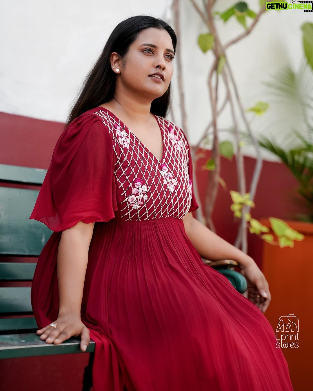 Roshna Ann Roy Instagram - “A touch of elegance for any occasion.” 🌲♥️🌲♥️🌲♥️🌲♥️🌲♥️🌲♥️ our Christmas collections here !!!! ♥️ #worldwideshipping DM to placing the order ♥️ @lphntstories.by.roshna 🐘 Our terms * You would like to make a customised order ,head to our store or you can place your order via whatsup no :7994445358 or insta page : @lphntstories.by.roshna * we are open from Monday to Saturday 10 am to 6.30 pm . ! * For any enquiries please feel free to contact us on our official number * Dispatched in 10 to 15 working days . * online customisation is available ,the order status will be updated regularly * All the pictures and vedios are 100% original , our product colour may slightly vary due to individual display settings .! * No refund or exchange and no COD * sizes : S to 5 XL * worldwide shipping available .! #lphntstories #worldwide #clothingbrand #mycostumedesign #lphntcostumes #cheistmasdress #christmascostume #xmascostume #xmas2023 #christmas #design #christmasdesign #xmasclothes #christmaskerala