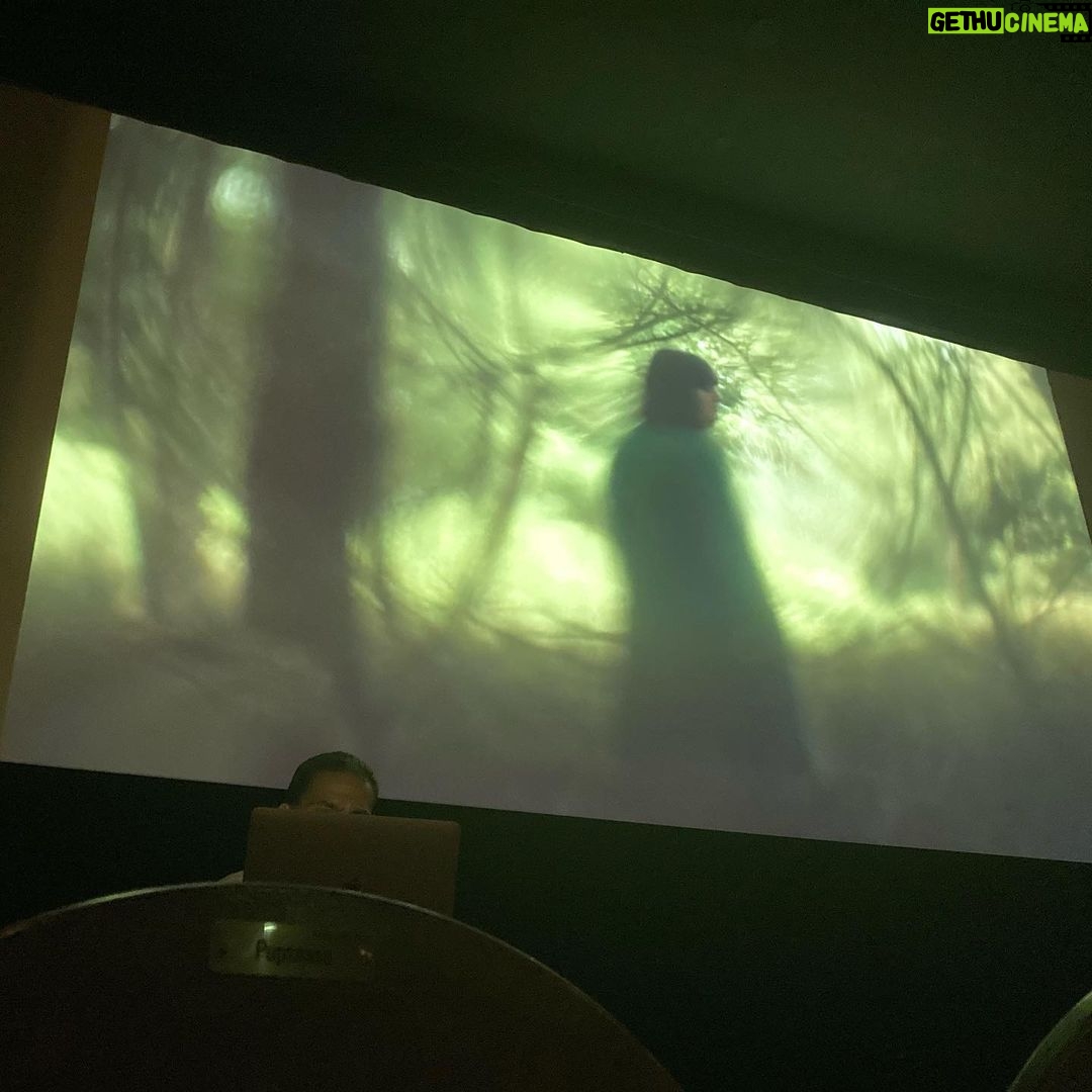 Rouzbeh Rashidi Instagram - Thanks a million to anyone who attended my masterclass today about the history and ideas behind the cinema of @experimentalfilmsociety at Kino @moviemento. Many thanks to the Embassy of Ireland (@irlembberlin) in #Berlin and Candice Gordon for inviting me to be part of the fantastic “German Irish Film Summit"; it's an honour. This evening at 7 pm I will present a programme of EFS short films at Kino Moviemento and do a Q&A afterwards. So if you are in Berlin, please come along and watch the latest and some of the most formally challenging forms we produced over the past two years. Please book your seat using this link below; I hope to see you there: https://www.eventbrite.ie/e/the-german-irish-film-summit-tickets-305508483097 LINK IN BIO as well. 📸 = @ostrovelika 🙏💐