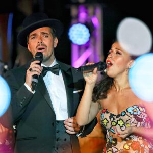 Ruben Madureira Instagram - Há dias inesquecíveis !!
Lacrámos a certeza deste caminho ao ver a paixão de mais de 300 jovens músicos que decidiram entregar seus puros corações à música.
O FMJ abriu espaço para uma fusão pouco provável que nenhuma fotografia ou vídeo terá conseguido captar.
Trago o privilégio de ter visto Ponte de Sor e a Aula Magna completamente vibrantes,trago amigos que veem aquilo que eu vejo e a mais bela Princesa sempre ao meu lado 🌻. Obrigado a todos. 
Há dias inesquecíveis. 🎩

#sissiruben 
#music
#loveislove 
#fmjsempre
#festivalmúsicajunior