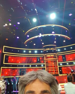 Ruben Madureira Instagram - 1-Selfie do Andrea Bocelli 
2- Foto do Dueto
3-Celine com frio
Ontem voltei @atuacaratvi para uma noite de emoções fortes com a Soraia !!! 🎩🌻
Que o teu percurso no programa continue iluminado e digno! ❤