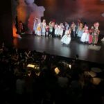 Ruben Madureira Instagram - Mais do que a reconquista ,foi a maneira como toda esta equipa conquistou o meu coração de bola de cristal. O teatro dá sinais invisíveis de onde reside a verdadeira felicidade e eu continuo com a certeza de que sou um sortudo em viver rodeado de pessoas que acreditam na invisibilidade das coisas boas. Obrigado a todos que partilharam conosco esta viagem ❤🎩. Agora vou comer bolas de Berlim!!!