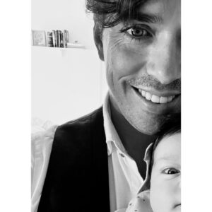 Ruben Madureira Instagram - Ando aqui à procura de frases lindas e todas dizem que as filhas amam muito o Pai . 
A minha filha é perfeita.
Já bloqueei a Sissi pra nem ver este post. 

#sissiruben 
#alma 
#filf