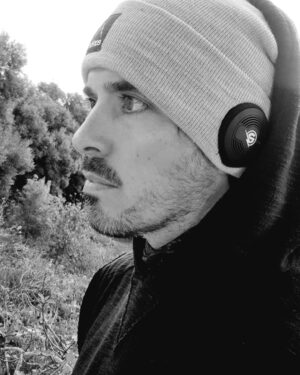 Ruben Madureira Instagram - Música acima de tudo. 

Sissi se leres este post não ligues, estou a brincar ao instagram, já lavei a louça, tou na sala.
🖤

#music
#sissiruben
#musicaltheatre
#earebel
@earebelportugal