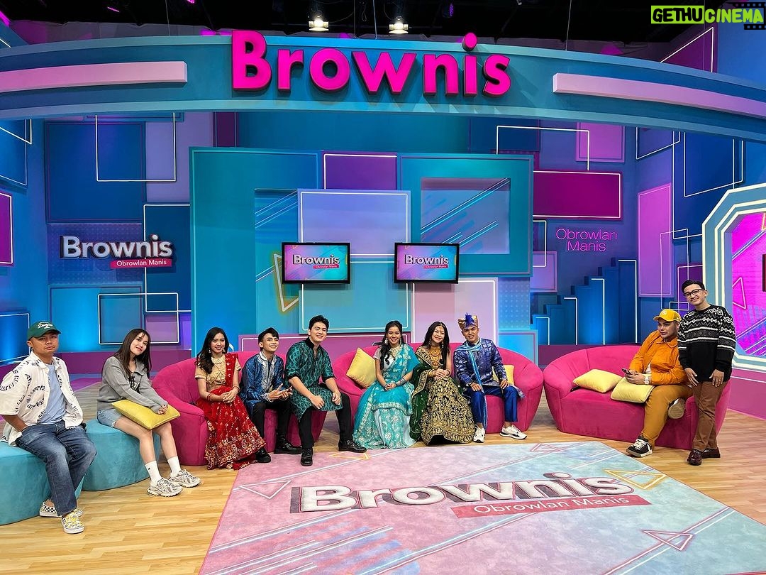 Ruben Onsu Instagram - live @brownis_ttv jumat