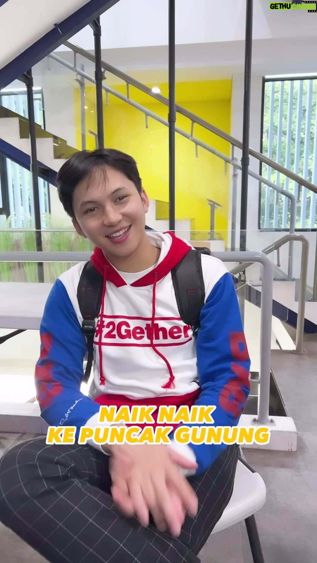 Ruben Onsu Instagram - Naik Naik kePuncak gunung bareng @je2.nd sipaling polos 🤣🤣 . #rubenonsu #bensu @realbensu #justruben #jalani_nikmati_syukuri #janganlupabahagia #senyuminaja #rezekigakketuker