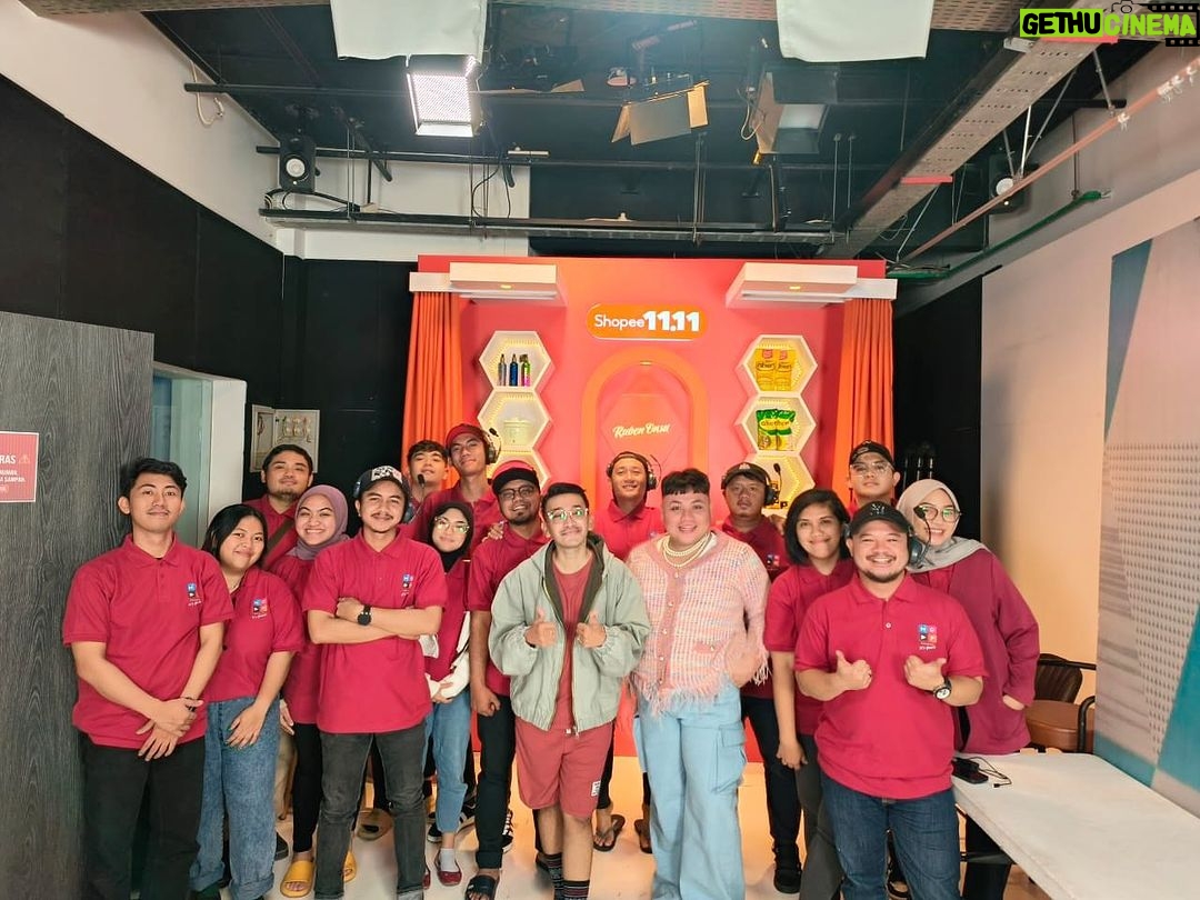 Ruben Onsu Instagram - Team 11.11 di jam 00.00 wib yg stnd by untuk hari ini 🤍🤍 . #rubenonsu #bensu #realbensu #justruben #jalani_nikmati_syukuri #janganlupabahagia #senyuminaja #rezekigakketuker