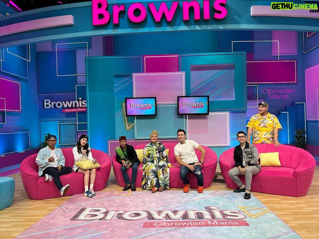 Ruben Onsu Instagram - live @brownis_ttv kamis