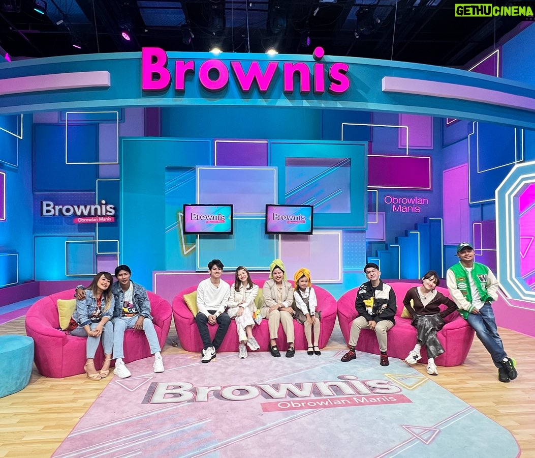 Ruben Onsu Instagram - Live brownis_ttv Selasa