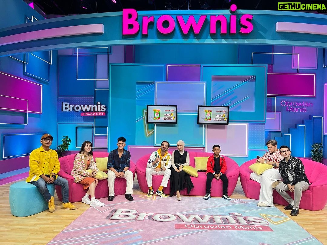Ruben Onsu Instagram - Live @brownis_ttv Selasa