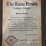 Ruben Onsu Instagram - Kemarin Medapatkan penghargaan dari THE KOREA HERALD CULTURE AWARD 🇮🇩🇰🇷 . #rubenonsu #bensu #realbensu #justruben #jalani_nikmati_syukuri #janganlupabahagia #senyuminaja #rezekigakketuker