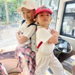 Ruben Onsu Instagram - Thania : Ayah fotoin Thania : cici ayo foto kayak di film Sherina 😂 Thalia : iya nia hahahahaha dan Thania lagi seneng kalau di rumah kalau dipanggil sherina hahaha dan Cici juga Thania hafal semua adegan di film sherina hahahhaahaha itu cerita terbaru mereka ya 🤍 . #rubenonsu #bensu #realbensu #justruben #jalani_nikmati_syukuri #janganlupabahagia #senyuminaja #rezekigakketuker