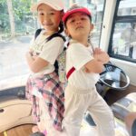 Ruben Onsu Instagram - Thania : Ayah fotoin Thania : cici ayo foto kayak di film Sherina 😂 Thalia : iya nia hahahahaha dan Thania lagi seneng kalau di rumah kalau dipanggil sherina hahaha dan Cici juga Thania hafal semua adegan di film sherina hahahhaahaha itu cerita terbaru mereka ya 🤍 . #rubenonsu #bensu #realbensu #justruben #jalani_nikmati_syukuri #janganlupabahagia #senyuminaja #rezekigakketuker