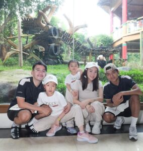 Ruben Onsu Instagram - Happy Sunday 🎉 . #rubenonsu #bensu #realbensu #justruben #jalani_nikmati_syukuri #janganlupabahagia #senyuminaja #rezekigakketuker