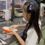 Ruben Onsu Instagram – Jadi skrg di rumah lagi banyak yg rajin, piring yg mereka makan hrs dicuci sendiri,ngerjain PR dari sekolah, dibangunin pagi untuk sekolah gak nangis, tidur malam tepat waktu dan mau membantu kalau di suruh orang tua. dan point yg mereka dapatkan bisa di tuker sesuai point yg mereka dapatkan π€π€
kalau koko nya sebagai pengawas hahahha π€
.
#rubenonsu #bensu #realbensu #justruben #jalani_nikmati_syukuri #janganlupabahagia #senyuminaja #rezekigakketuker