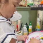 Ruben Onsu Instagram – Jadi skrg di rumah lagi banyak yg rajin, piring yg mereka makan hrs dicuci sendiri,ngerjain PR dari sekolah, dibangunin pagi untuk sekolah gak nangis, tidur malam tepat waktu dan mau membantu kalau di suruh orang tua. dan point yg mereka dapatkan bisa di tuker sesuai point yg mereka dapatkan 🤍🤍
kalau koko nya sebagai pengawas hahahha 🤍
.
#rubenonsu #bensu #realbensu #justruben #jalani_nikmati_syukuri #janganlupabahagia #senyuminaja #rezekigakketuker