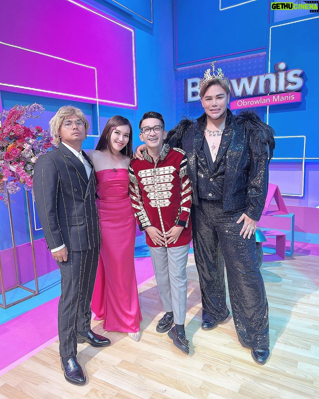 Ruben Onsu Instagram - 6 tahun bersama @brownis_ttv 🎉🥳🎊🎁🎈🎉