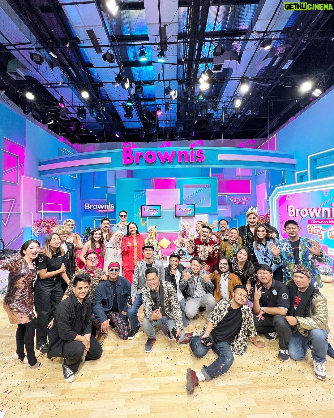 Ruben Onsu Instagram - 6 tahun bersama @brownis_ttv 🎉🥳🎊🎁🎈🎉
