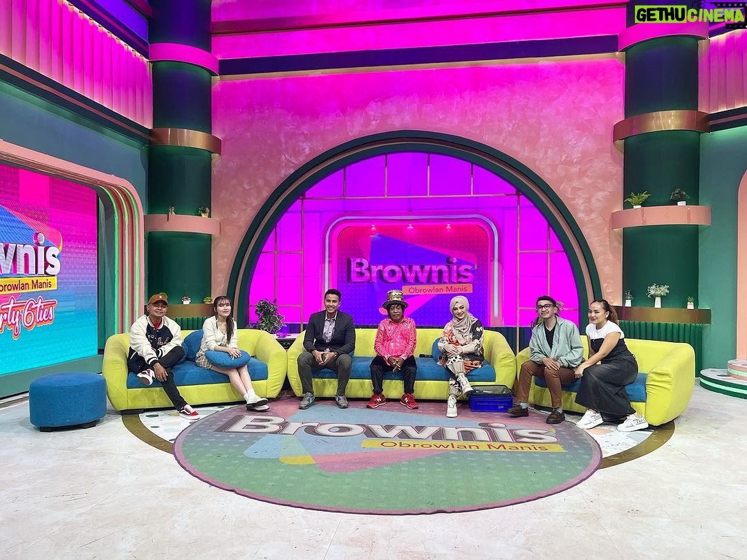Ruben Onsu Instagram - live @brownis_ttv selasa